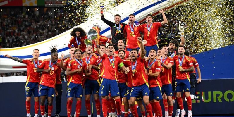 Tây Ban Nha vô địch Euro nhiều nhất với 4 lần nâng cúp