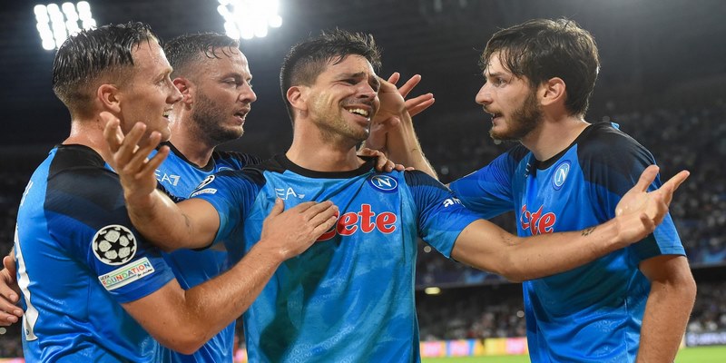 CLB Napoli thi đấu trên sân nhà - Sân khách